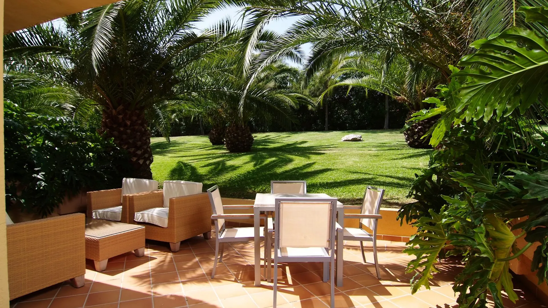 אפרטהוטל Zafiro Palmanova 4*,